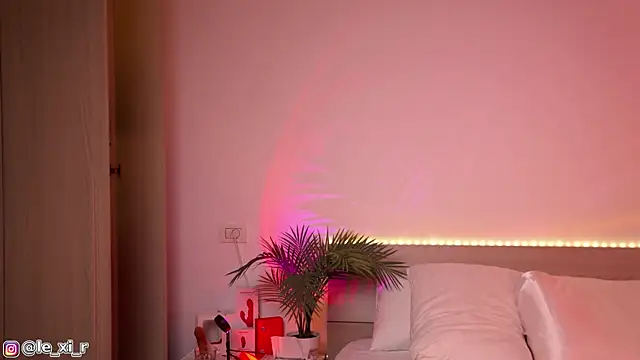 Lexi Reed online show from October 19, 2025, 2:31 pm