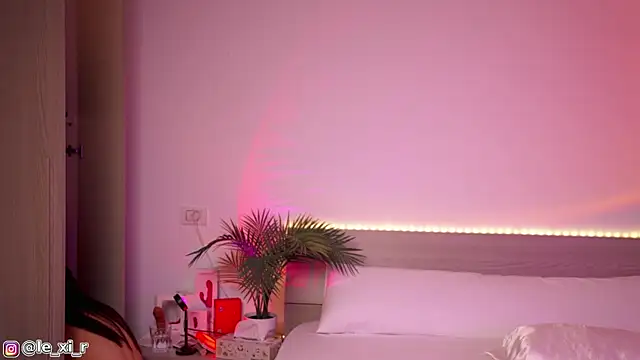 Lexi Reed online show from October 20, 2025, 2:06 pm