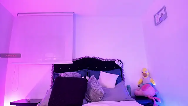 penny sweett  online show from March 16, 2026, 11:18 pm