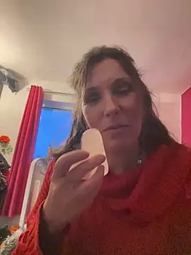 Snapshot of Lwhite1 chatting on February 9, 2026, 5:00 pm Lwhite1 online show from February 9, 2026, 5:00 pm