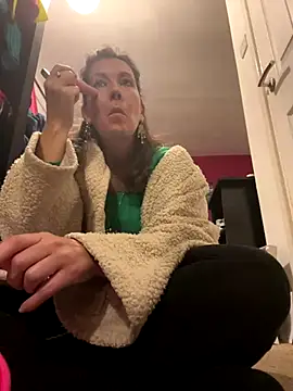 Lwhite1 online show from December 17, 2025, 4:45 pm