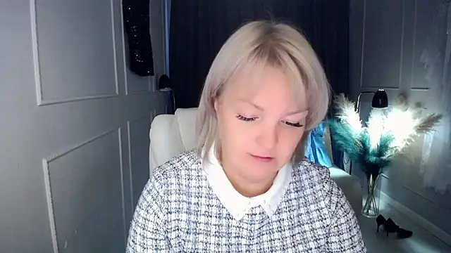 Snapshot of Juarnea chatting on September 9, 2025, 11:30 am Juarnea online show from September 9, 2025, 11:30 am