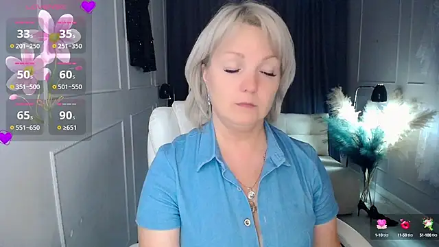 Snapshot of Juarnea chatting on September 30, 2025, 7:42 pm Juarnea online show from September 30, 2025, 7:42 pm