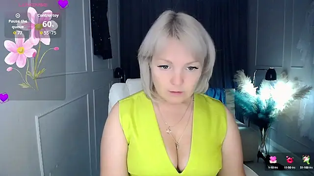 Snapshot of Juarnea chatting on October 1, 2025, 2:10 pm Juarnea online show from October 1, 2025, 2:10 pm