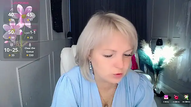 Snapshot of Juarnea chatting on September 17, 2025, 11:01 am Juarnea online show from September 17, 2025, 11:01 am