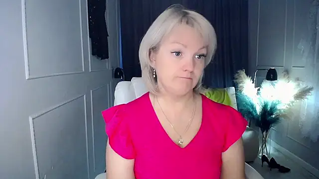 Snapshot of Juarnea chatting on October 8, 2025, 8:38 am Juarnea online show from October 8, 2025, 8:38 am