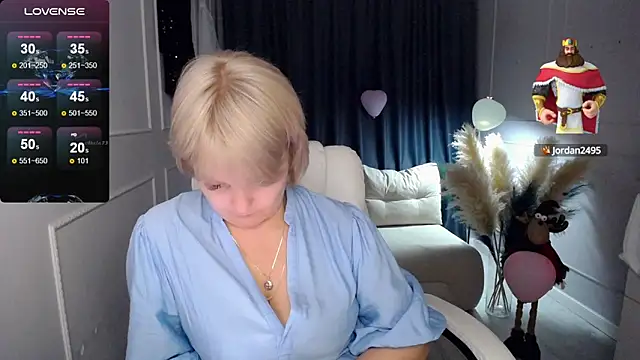 Snapshot of Juarnea chatting on March 3, 2025, 3:43 pm Juarnea online show from March 3, 2025, 3:43 pm
