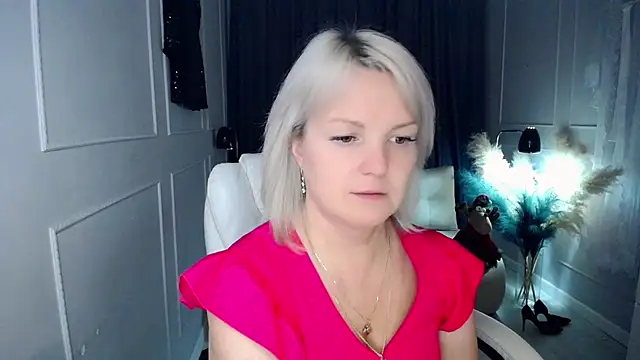 Juarnea online show from December 5, 2025, 7:45 pm