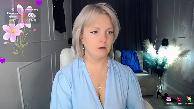 Snapshot of Juarnea chatting on October 3, 2025, 8:32 pm Juarnea online show from October 3, 2025, 8:32 pm