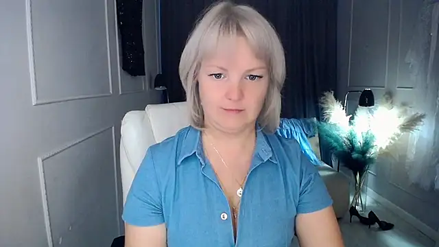 Snapshot of Juarnea chatting on September 18, 2025, 10:18 am Juarnea online show from September 18, 2025, 10:18 am