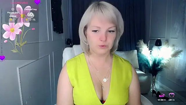 Snapshot of Juarnea chatting on October 7, 2025, 7:53 am Juarnea online show from October 7, 2025, 7:53 am