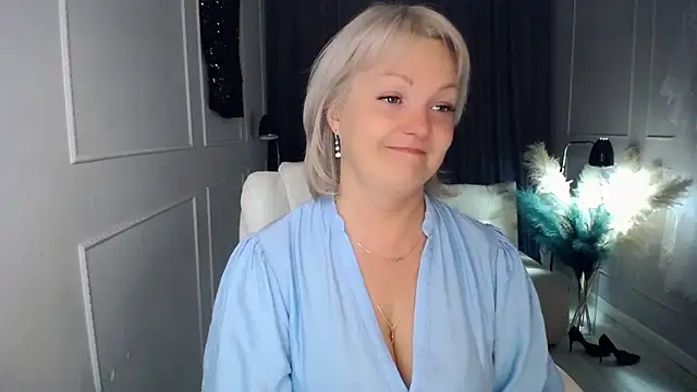 Snapshot of Juarnea chatting on September 24, 2025, 1:39 pm Juarnea online show from September 24, 2025, 1:39 pm