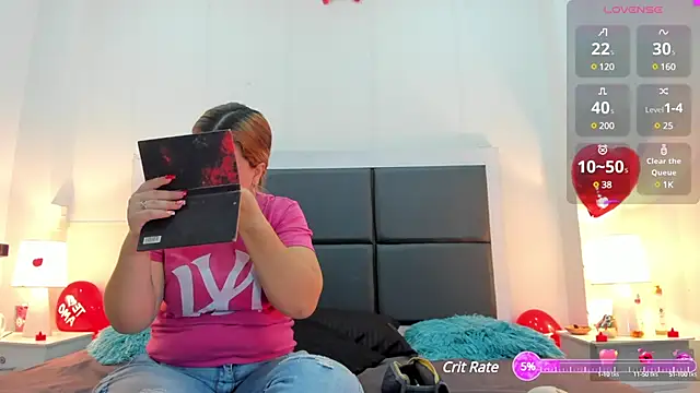 Aslhyn Gomez online show from March 3, 2025, 1:23 pm