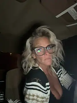 vixendoll87 online show from March 30, 2026, 1:07 am