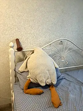 BeatriceTender online show from December 3, 2025, 10:03 am