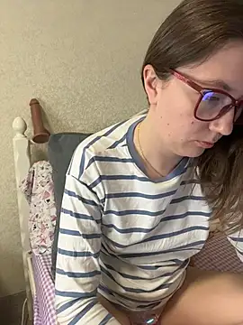 BeatriceTender online show from April 6, 2026, 8:54 pm