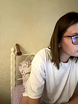 BeatriceTender online show from November 13, 2025, 7:40 pm