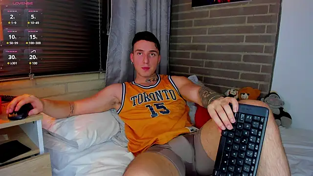 liam oficial02 online show from May 16, 2026, 2:54 am
