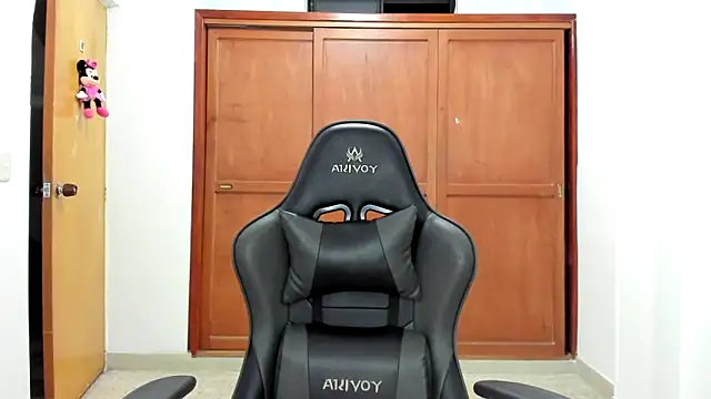 avellanatammy online show from March 11, 2025, 12:33 am