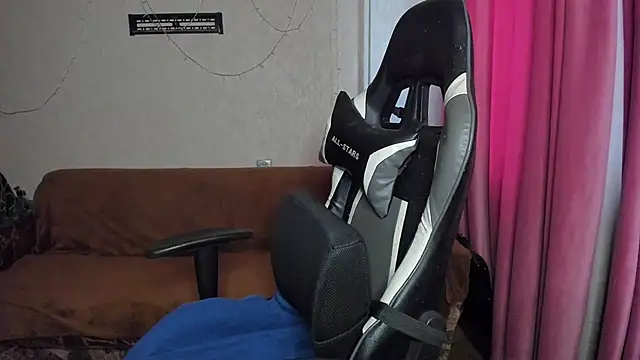 Milafoxxxy online show from November 13, 2025, 9:57 am