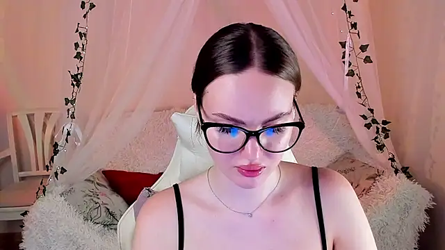 MishkaMe online show from November 5, 2025, 3:04 pm