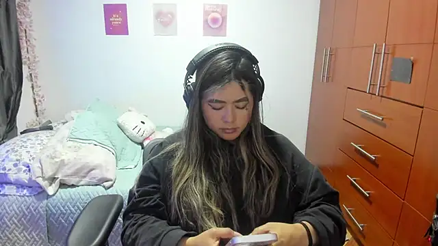 StephaniFox online show from October 20, 2025, 4:14 am