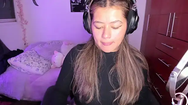 StephaniFox online show from March 16, 2026, 11:29 pm