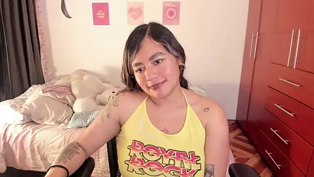 StephaniFox online show from November 18, 2025, 1:21 am