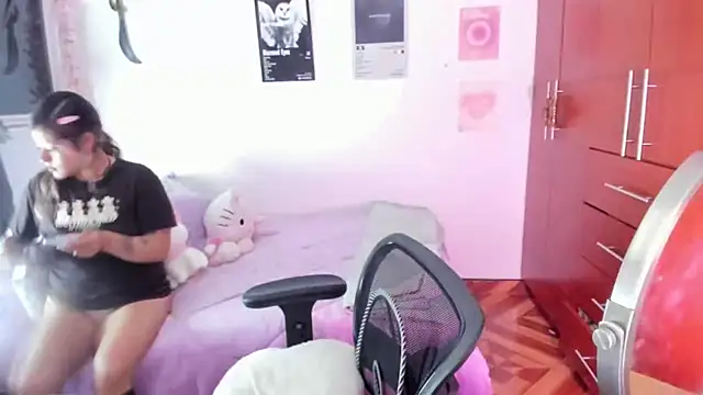 StephaniFox online show from April 10, 2026, 12:28 am