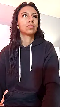 Tamaraakins online show from December 5, 2025, 12:48 pm