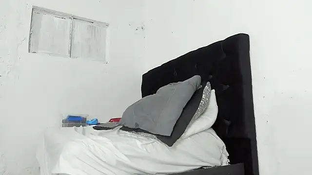 lana whitee online show from November 4, 2025, 2:43 pm