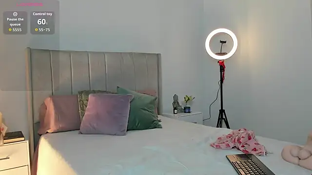 Snapshot of 1m_megan chatting on February 17, 2026, 3:48 am 1m megan online show from February 17, 2026, 3:48 am