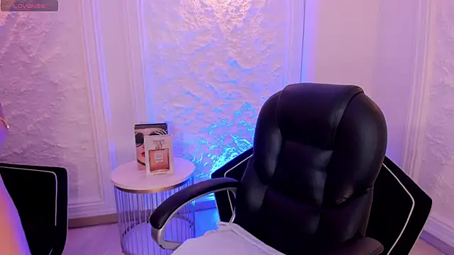 ViolettCastel online show from October 8, 2025, 6:41 pm