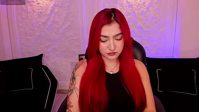 ViolettCastel online show from October 18, 2025, 7:05 pm