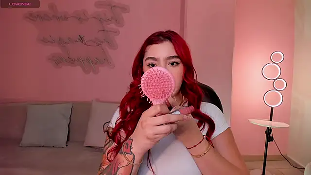 ViolettCastel online show from October 7, 2025, 7:04 pm