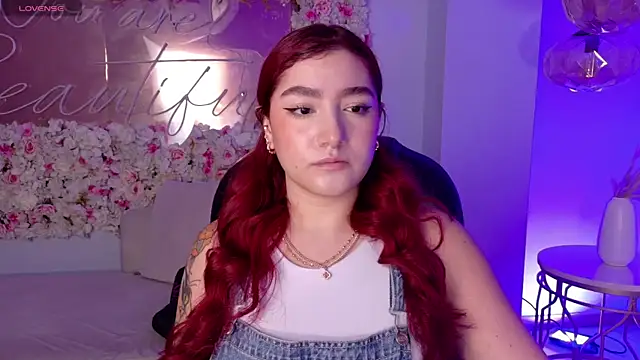 Snapshot of ViolettCastel chatting on February 15, 2026, 4:06 pm ViolettCastel online show from February 15, 2026, 4:06 pm