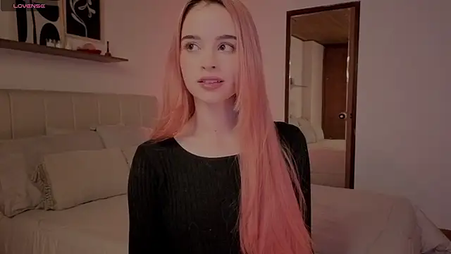 Snapshot of Roxxy_mora chatting on January 16, 2026, 10:47 pm Roxxy mora online show from January 16, 2026, 10:47 pm