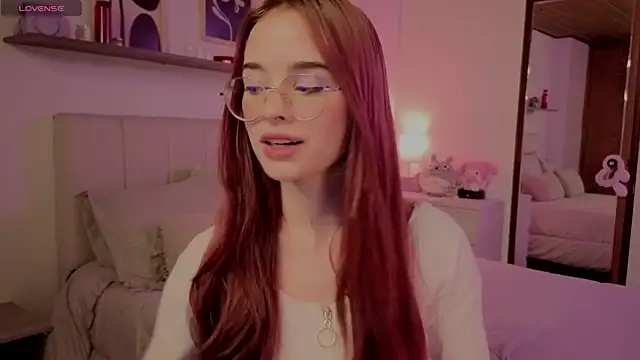 Roxxy mora online show from December 1, 2025, 10:32 pm