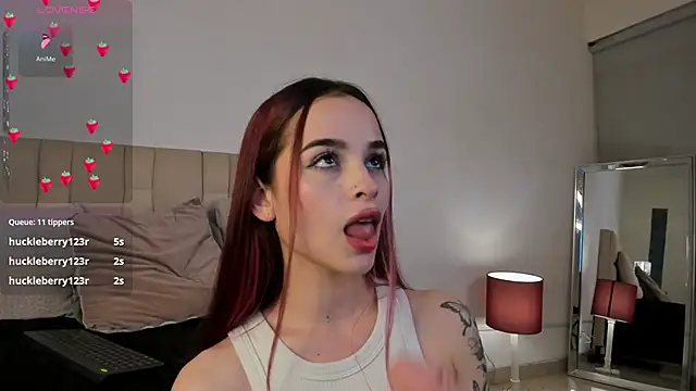 Snapshot of Roxxy_mora chatting on February 18, 2025, 12:15 am Roxxy mora online show from February 18, 2025, 12:15 am