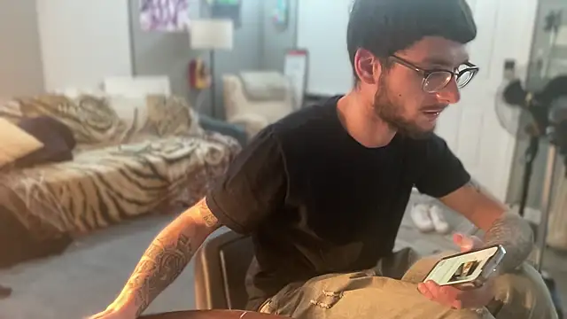 hungkubenski online show from December 15, 2025, 7:14 am