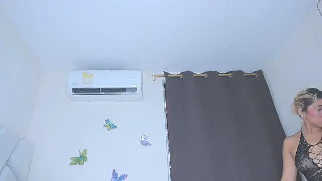 sofiacastillo01 online show from April 13, 2026, 7:29 pm