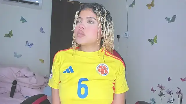 sofiacastillo01 online show from December 16, 2025, 2:32 pm