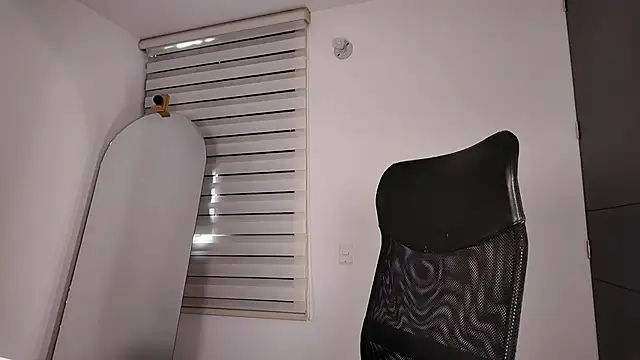 Snapshot of Edranah chatting on October 12, 2025, 8:54 pm Edranah online show from October 12, 2025, 8:54 pm