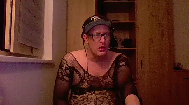 Snapshot of Bigthroaterboy chatting on February 9, 2025, 7:41 pm Bigthroaterboy online show from February 9, 2025, 7:41 pm
