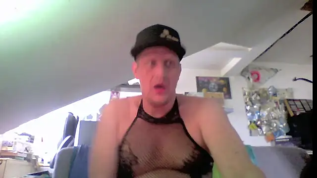 Snapshot of Bigthroaterboy chatting on June 15, 2026, 9:31 am Bigthroaterboy online show from June 15, 2026, 9:31 am