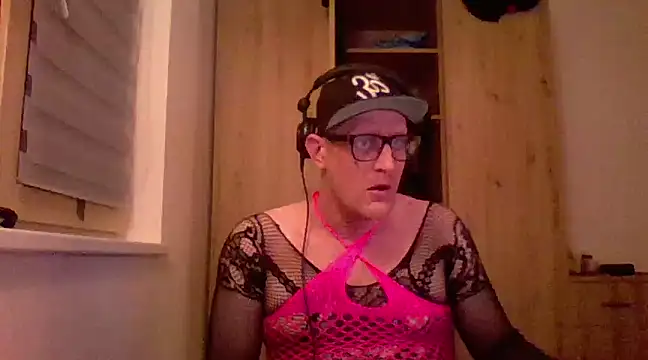 Snapshot of Bigthroaterboy chatting on February 8, 2025, 8:10 pm Bigthroaterboy online show from February 8, 2025, 8:10 pm
