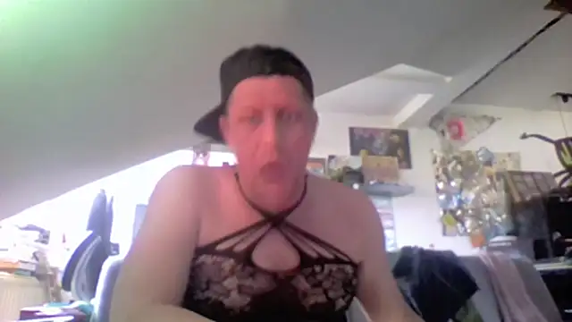 Snapshot of Bigthroaterboy chatting on June 17, 2026, 6:13 am Bigthroaterboy online show from June 17, 2026, 6:13 am