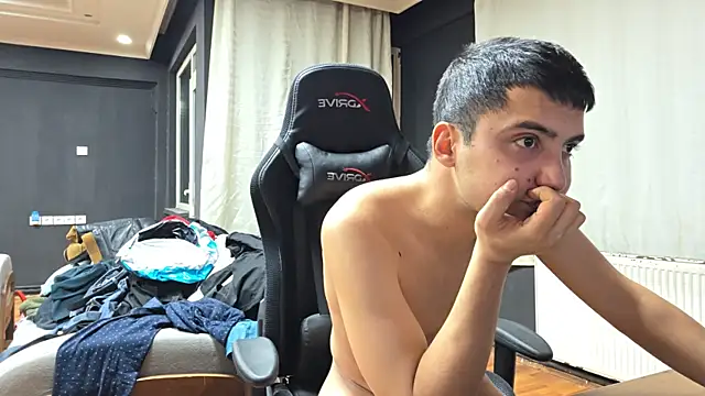 Snapshot of istebenboylebiradamim chatting on December 19, 2025, 7:38 pm istebenboylebiradamim online show from December 19, 2025, 7:38 pm