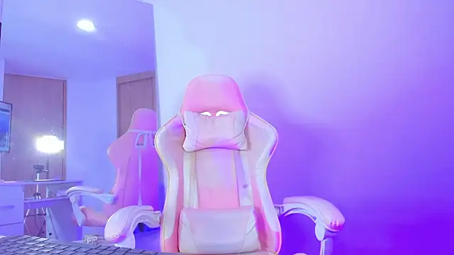 angelinalodge1 online show from February 27, 2025, 4:46 am