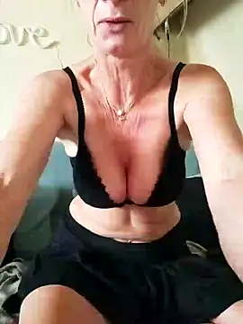 tatianasexymilf online show from May 23, 2026, 4:17 pm